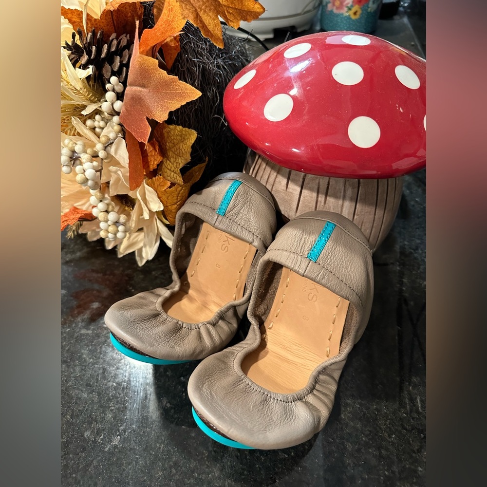 Tieks Size 8 Taupe. Brand New In Box